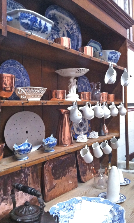 The willow pattern crockery is the height of Chinoiserie chic